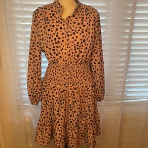 Women’s pink and black leopard print dress.